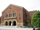 一橋大の兼松講堂。05.05.21.